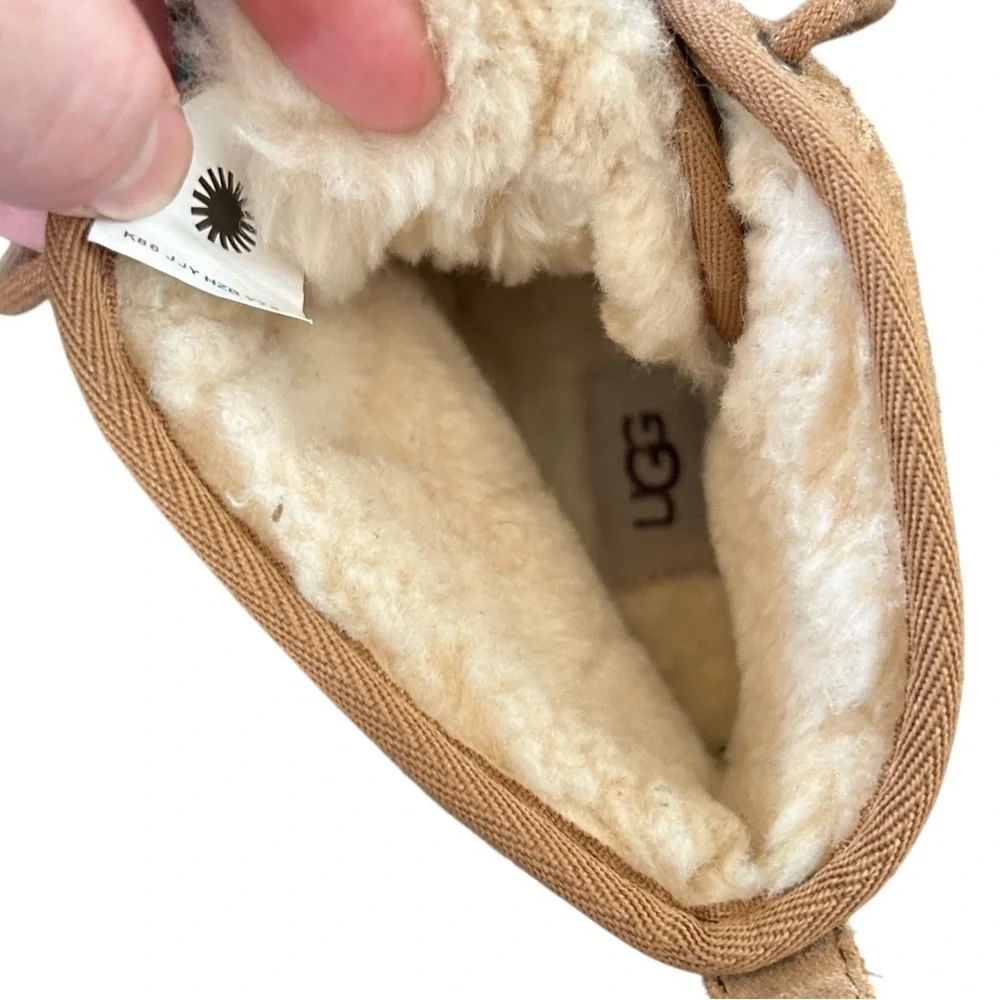 UGG‎ 8 neumel boot suede lace up shearling lined sneaker chukka bootie casual
